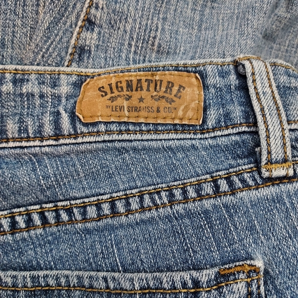 Levi's Signature Mid Rise Straight Cut Jeans Size 8M - Picture 5 of 7